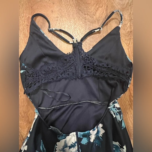 Floral Patterned Racerback Dress - Picture 3 of 6